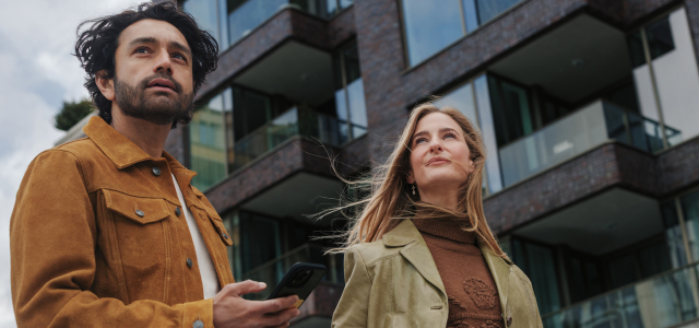 couple à la recherche d'un appartement